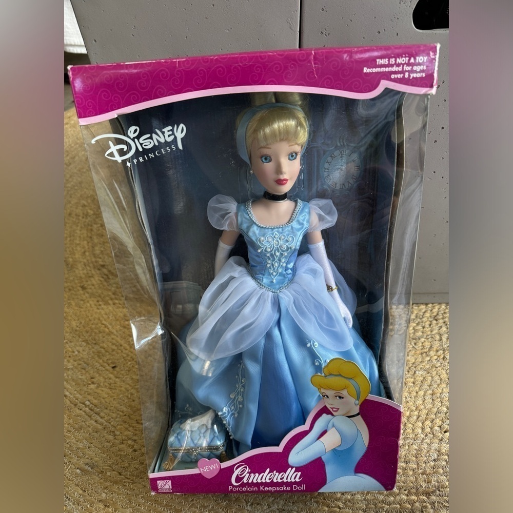 NEW‎ Disney Princess Cinderella Porcelain Doll